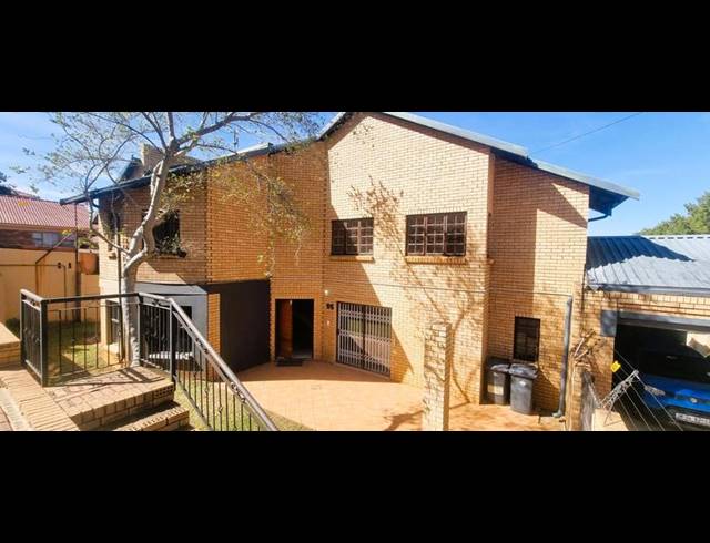 5 BEDROOM HOUSE FOR SALE IN ZWARTKOP